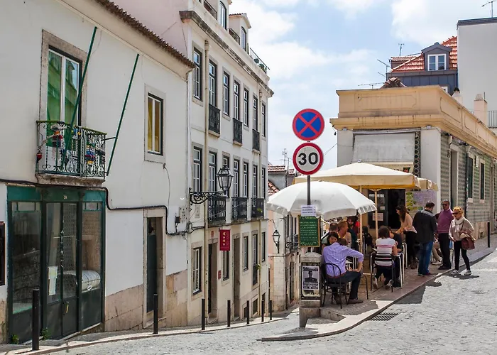 B1 Bairro Alto - Bica Central Spacious Bright
