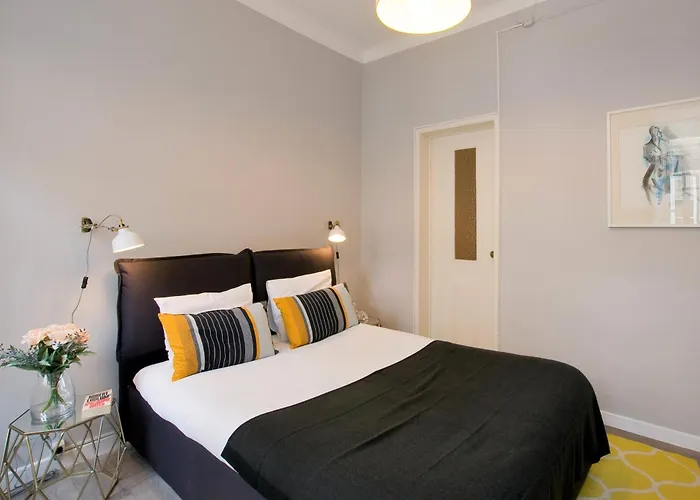 B1 Bairro Alto - Bica Central Spacious Bright